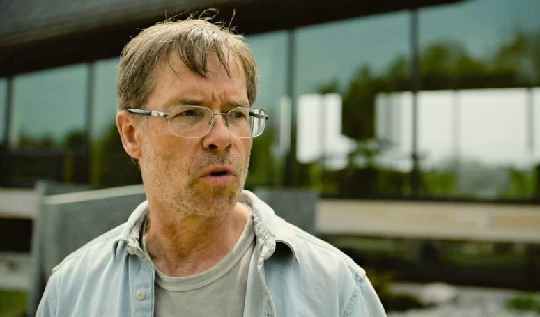 Guy Pearce - The Shrouds