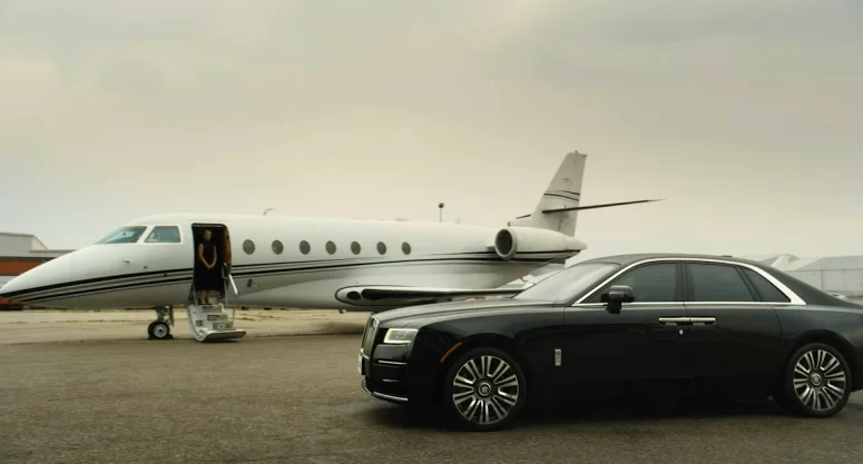 Soo-min's Rolls and private plane