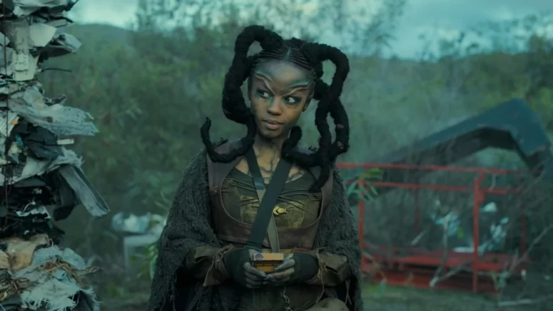 Gaosi Raditholo as Gladys - Vagrant Queen