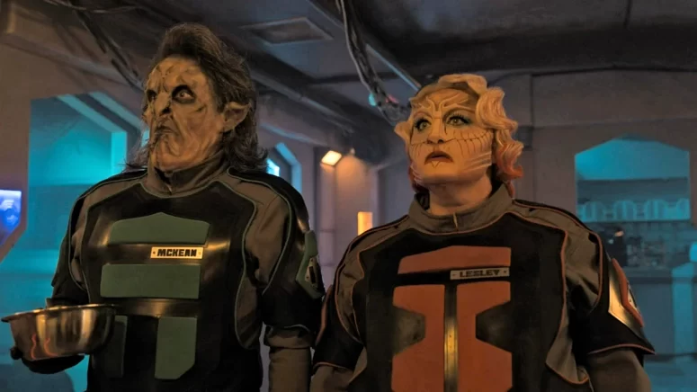 Leon Klingman and Robyn Scott - Vagrant Queen - no clue