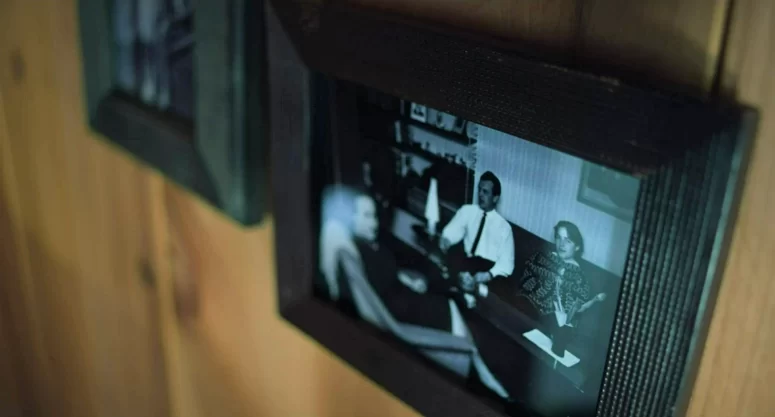 mystery photo outside janis and clayton bedroom - Olivia