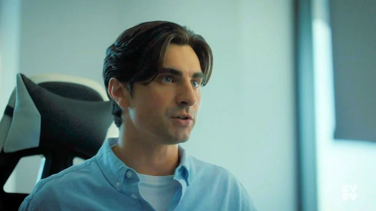 Alex Ozerov-Meyer as Thornton Guiness - SurrealEstate 307