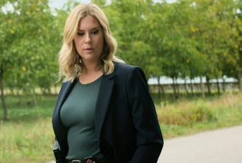 Amy Goodmurphy as Detective Yates - Wild Cards 106