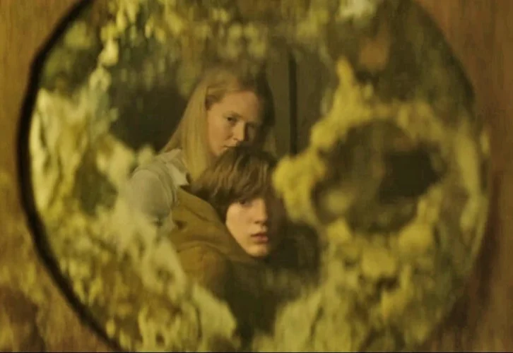 Rosy McEwan as Camellia and Raffiella Chapman as Vesper - Vesper