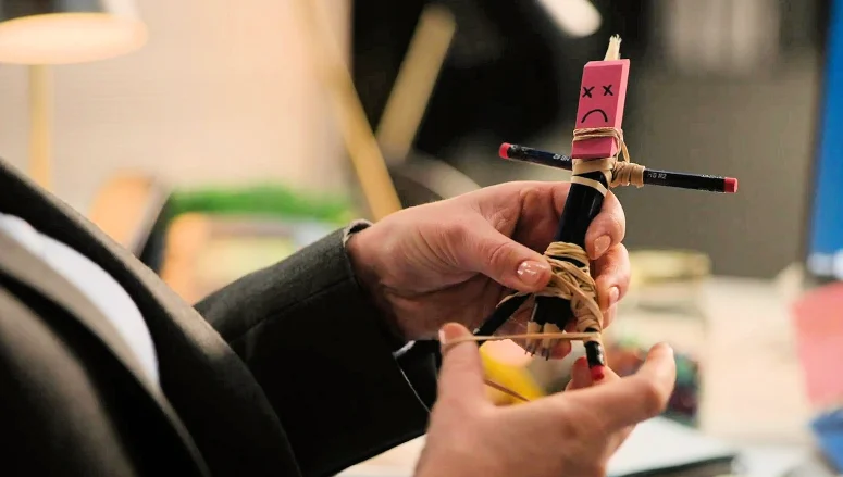 Yates makes a voodoo doll of Cole using pencils - Wild Cards 301