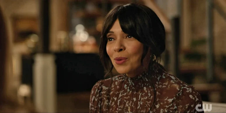 Tamara Taylor as Vivienne - Wild Cards 302