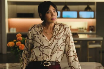 Tamara Taylor as Vivienne - Wild Cards 303