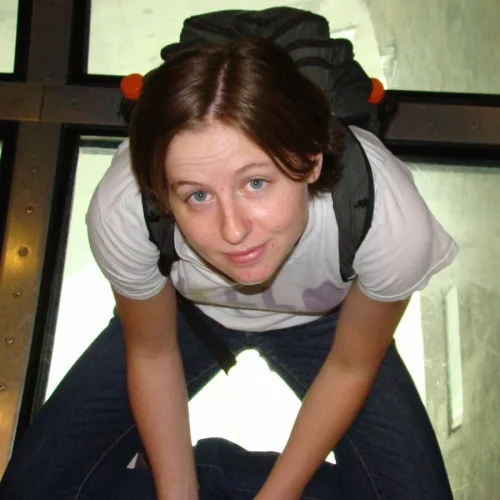 Alyson Pickett did the stunt driving for Amy Goodmurphy in Wild Cards episode 304