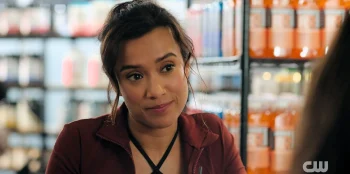 Eva Day as Julia - Wild Cards 304