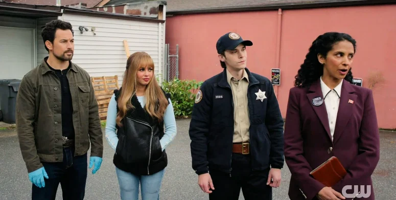 Cole and Max with Deputy McMiller (Jonathan Whitesell) and Mayor Clarissa (Amanda Kahn) - Wild Cards 306