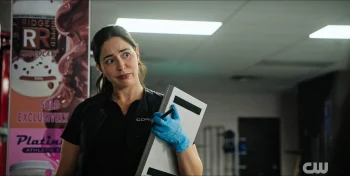 Manuela Sosa as Coroner Olive - Wild Cards 304