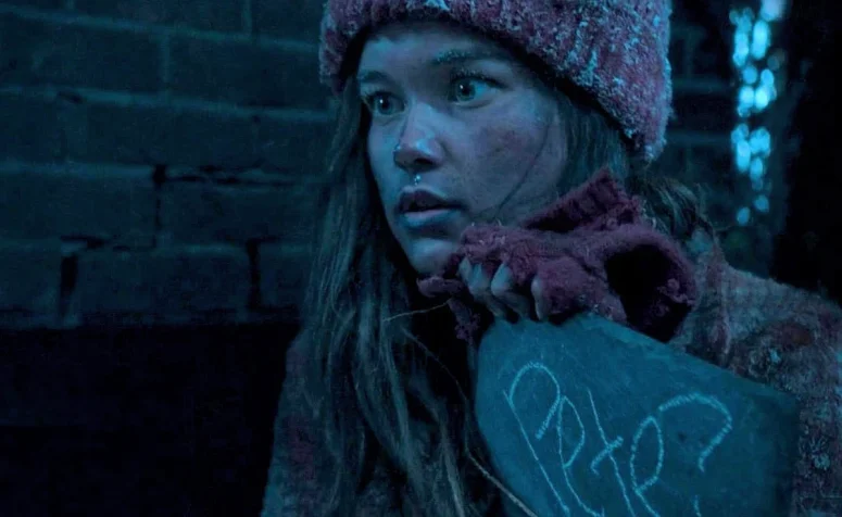 Sarah Catherine Hook as Elena Milak - Monsterland 106
