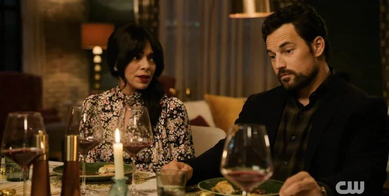 Vivienne (Tamara Taylor) and Cole (Giacomo Gianniotti) at dinner - Wild Cards 305