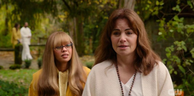 Max (Vanessa Morgan) and Celeste (Erica Durance) - Wild Cards 307