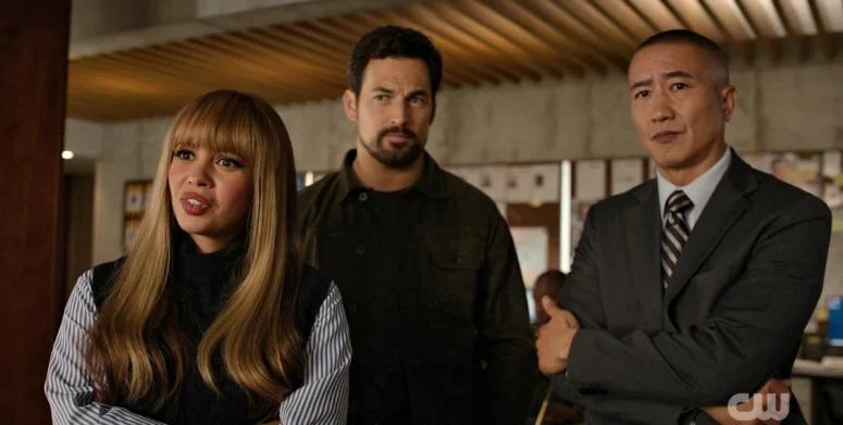 Max (Vanessa Morgan), Cole (Giacomo Gianniotti), and Chief Li (Terry Chen) - Wild Cards 306