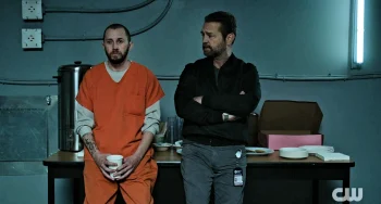 Artie (Sean Owen Roberts) and George (Jason Priestley) - Wild Cards 309