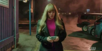 Max (Vanessa Morgan) outside her building preparing to call Cole, and about to be grabbed from behind - Wild Cards 309