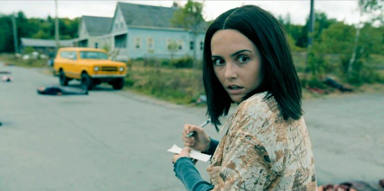 Julie (Hannah Cheramy) storywalking to 1979 - From 404