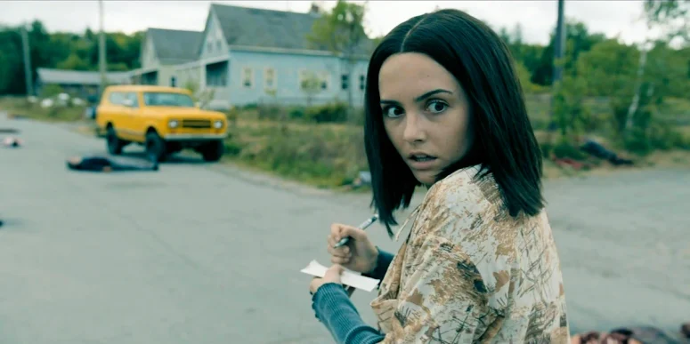 Julie (Hannah Cheramy) storywalking to 1979 - From 404