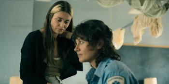 Mari (Kaelen Ohm) and Kristi (Chloe Van Landschoot) - From 404