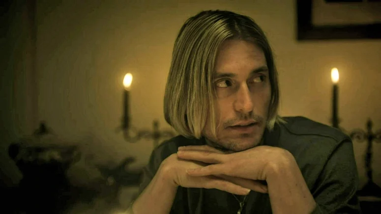 Garrett Hnatiuk as Troy - Son of Sara