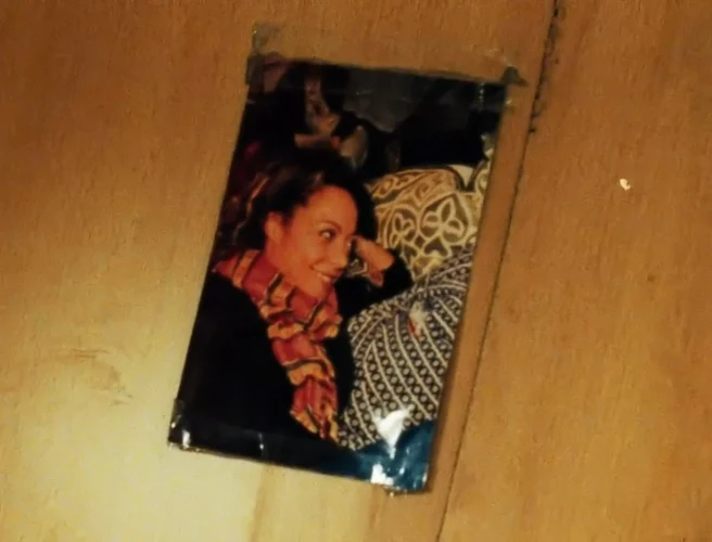 The picture that Mike takes down from the ship's cabin wall - Rose of Nevada